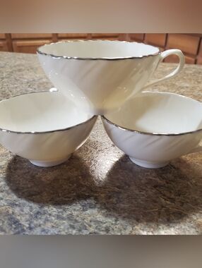 LENOX WEATHERLY IVORY SET OF 3 TEA CUPS. EMBOSSED SWIRL PLATINUM SILVER TRIM